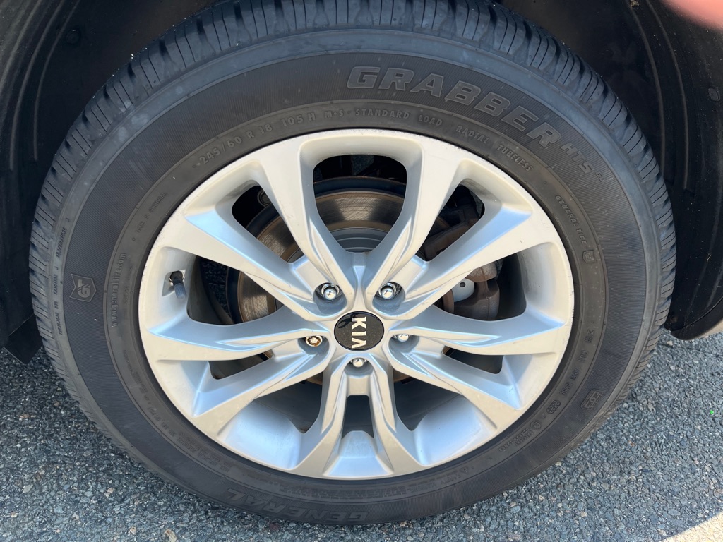 Photo 7 of this KIA TELLURIDE