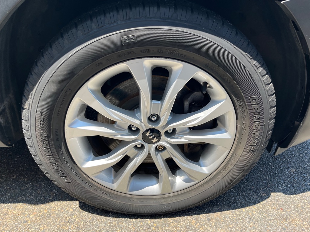 Photo 9 of this KIA TELLURIDE