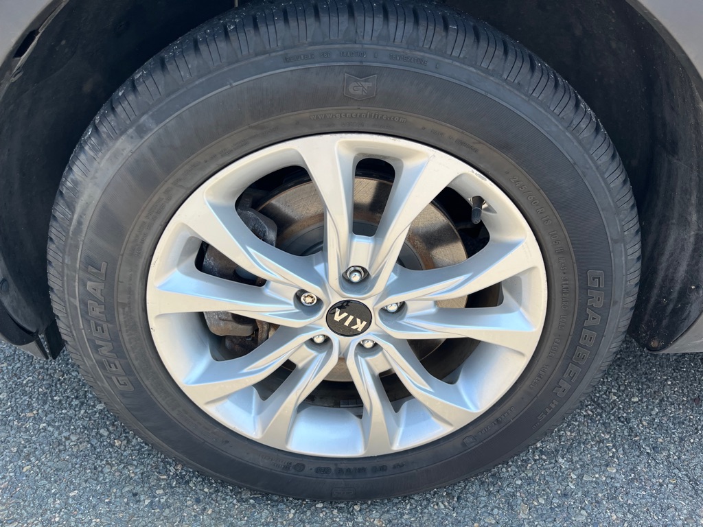 Photo 6 of this KIA TELLURIDE