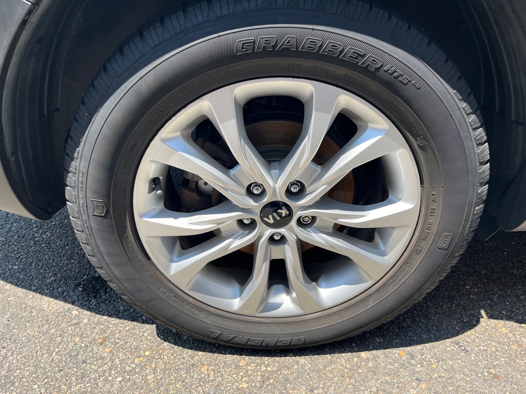 Photo 8 of this KIA TELLURIDE
