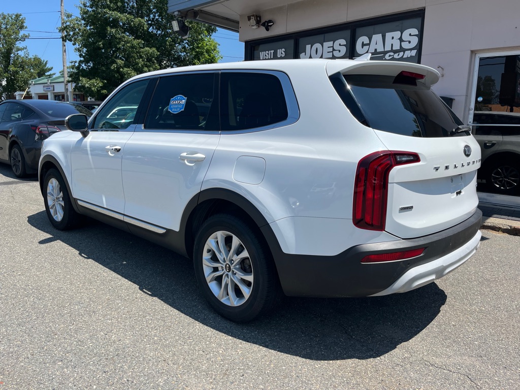 Photo 2 of this KIA TELLURIDE