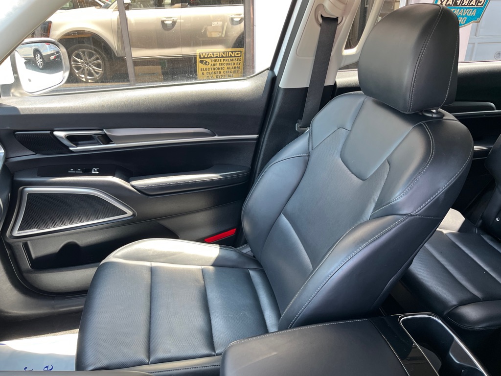 Photo 12 of this KIA TELLURIDE