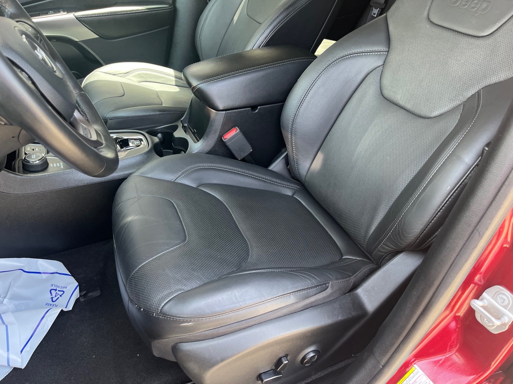 Photo 11 of this JEEP CHEROKEE