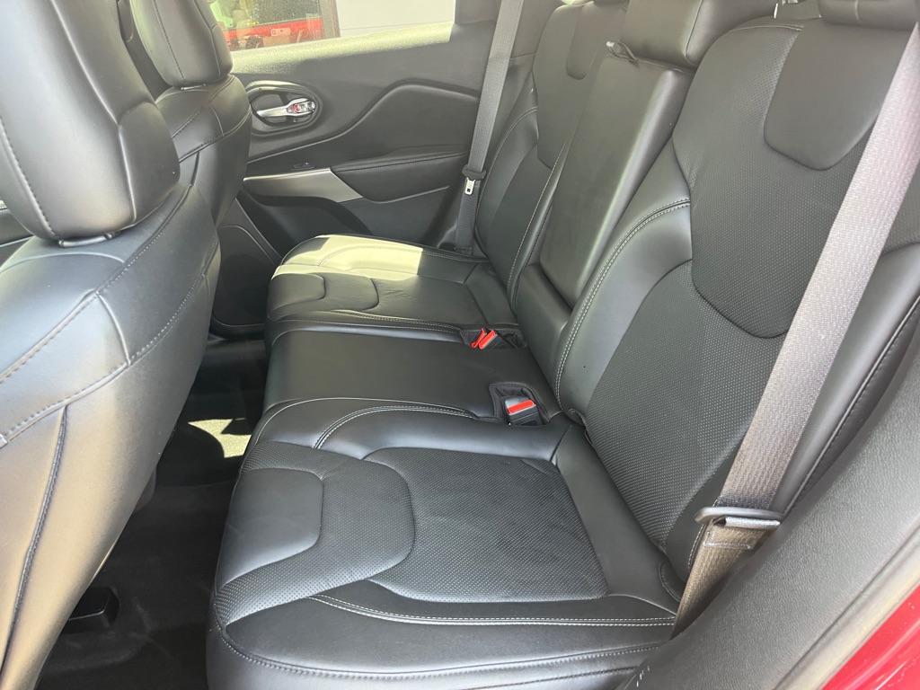 Photo 22 of this JEEP CHEROKEE
