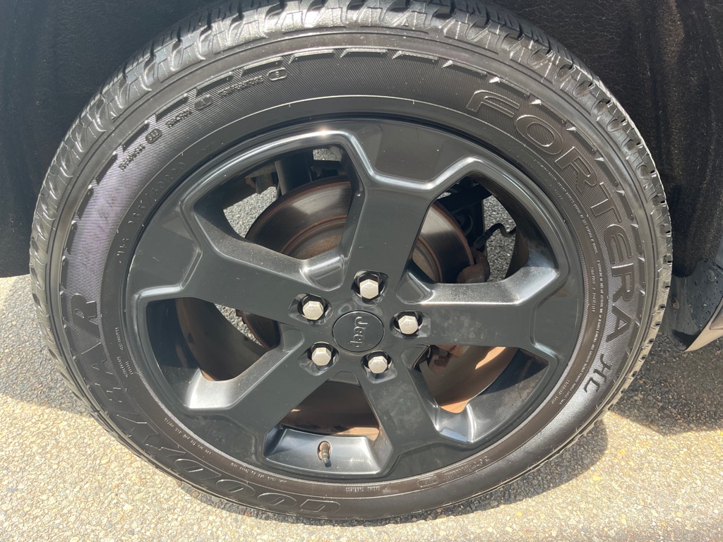 Photo 8 of this JEEP GRAND CHEROKEE