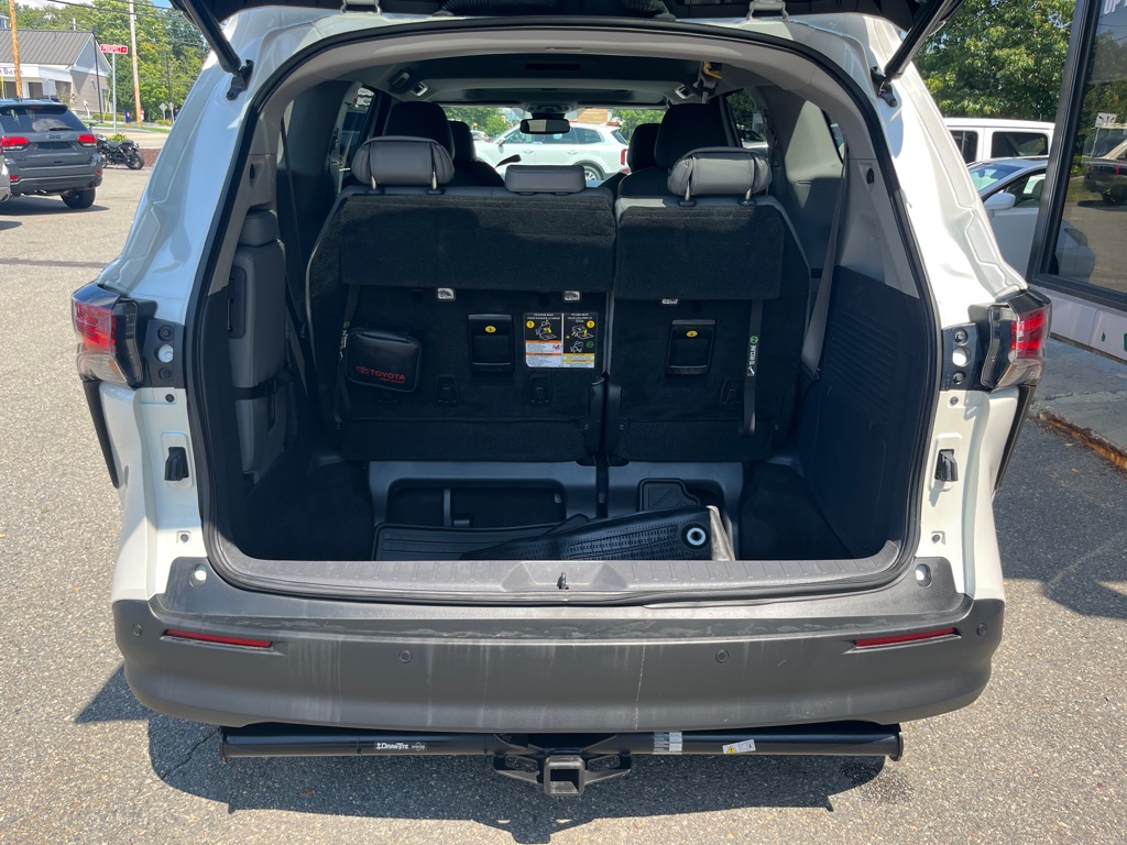 Photo 24 of this TOYOTA SIENNA