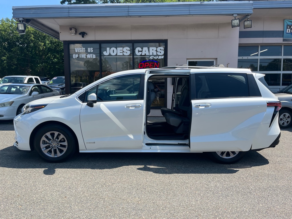Photo 23 of this TOYOTA SIENNA