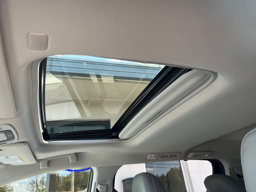 Photo 20 of this TOYOTA SIENNA