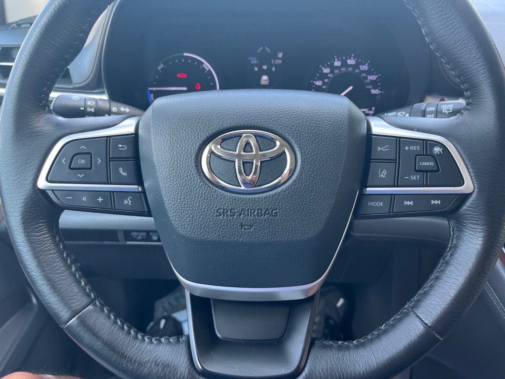 Photo 18 of this TOYOTA SIENNA