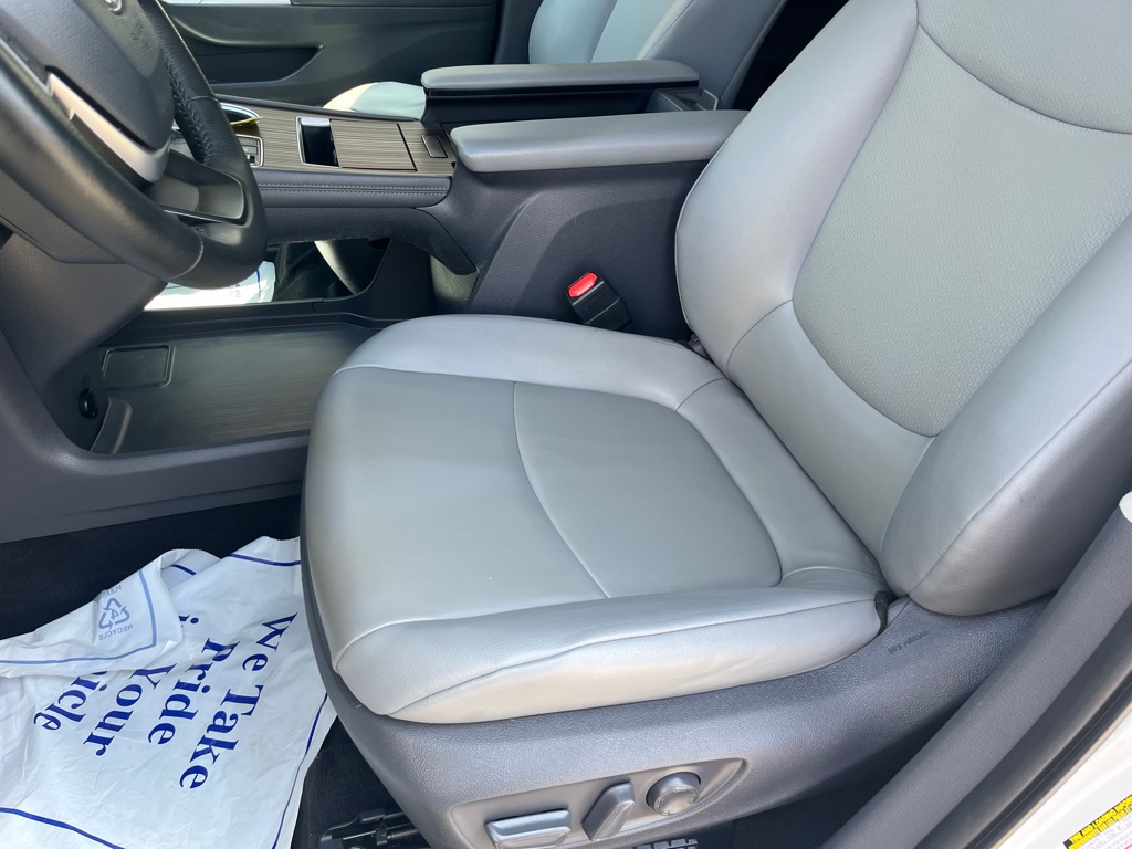 Photo 11 of this TOYOTA SIENNA