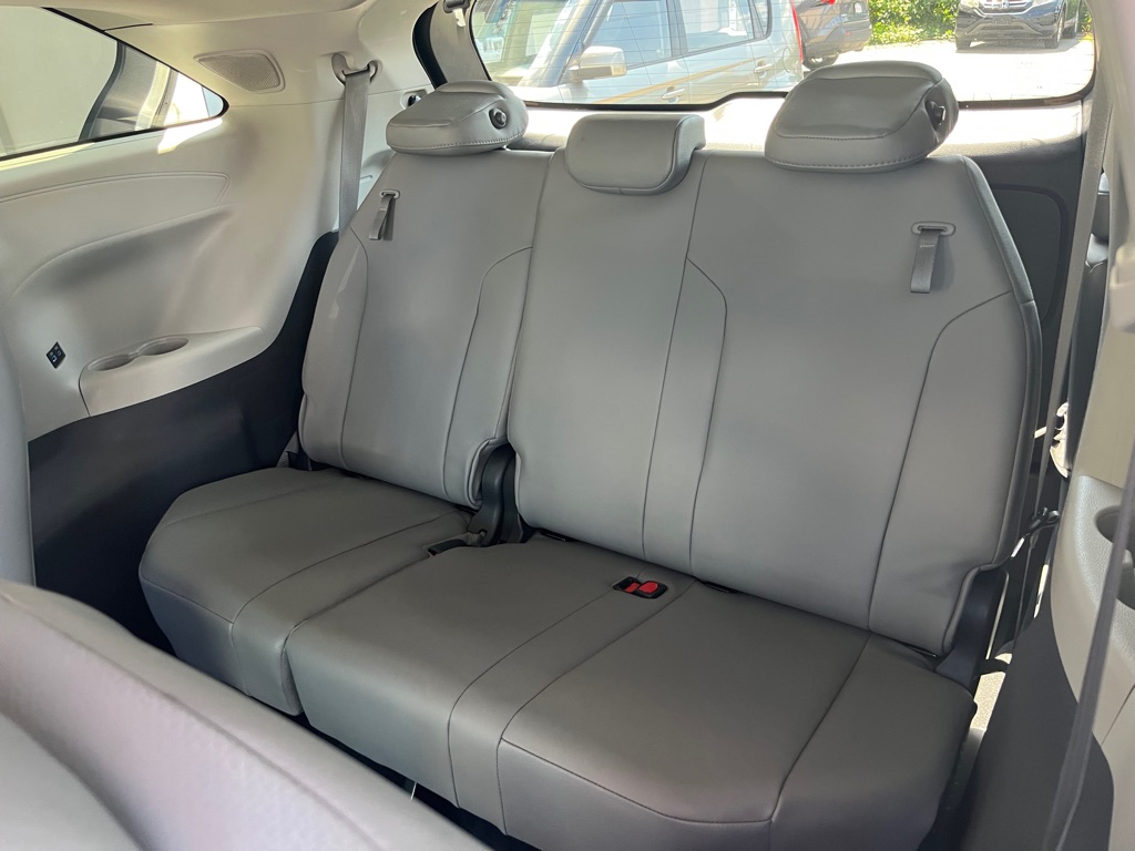 Photo 22 of this TOYOTA SIENNA