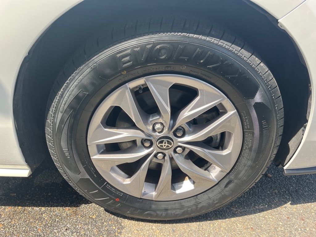 Photo 9 of this TOYOTA SIENNA