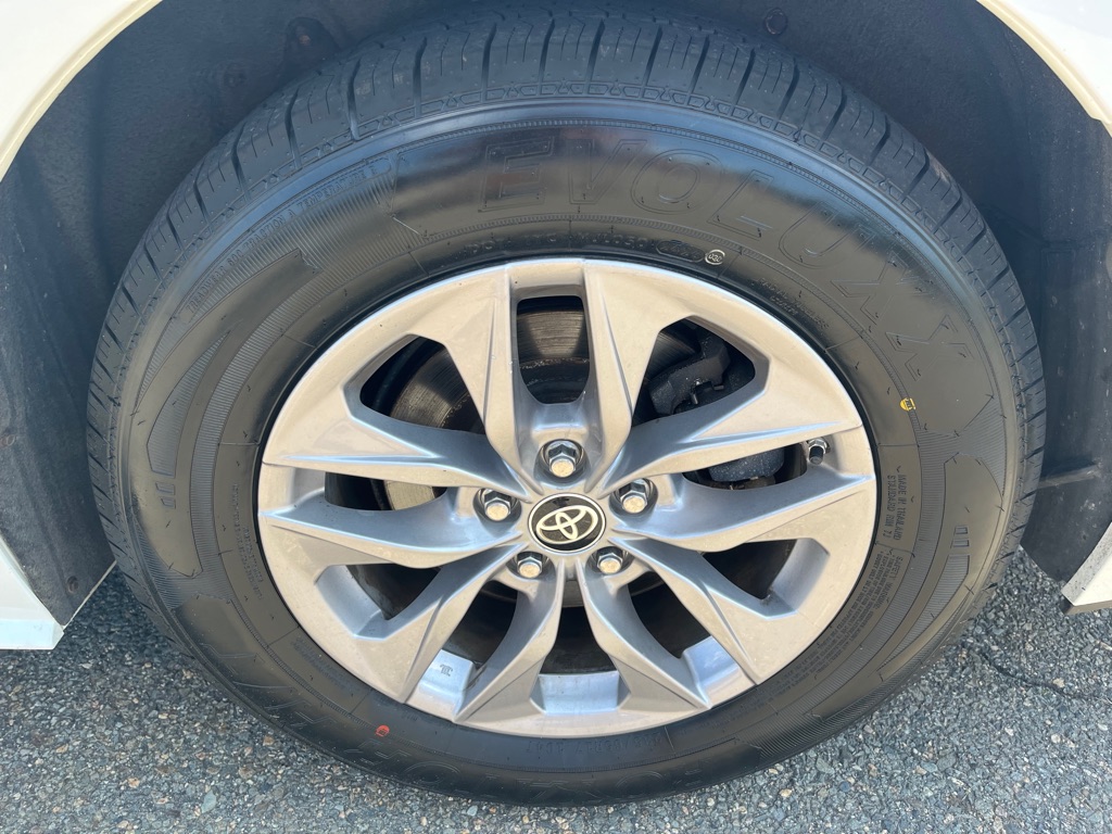 Photo 7 of this TOYOTA SIENNA