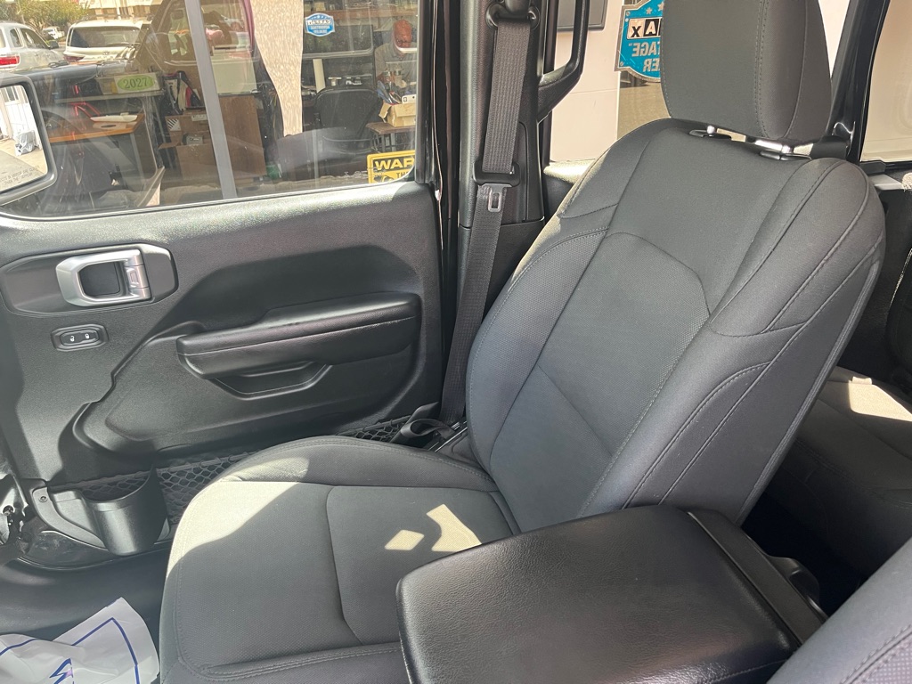 Photo 12 of this JEEP WRANGLER UNLIMI