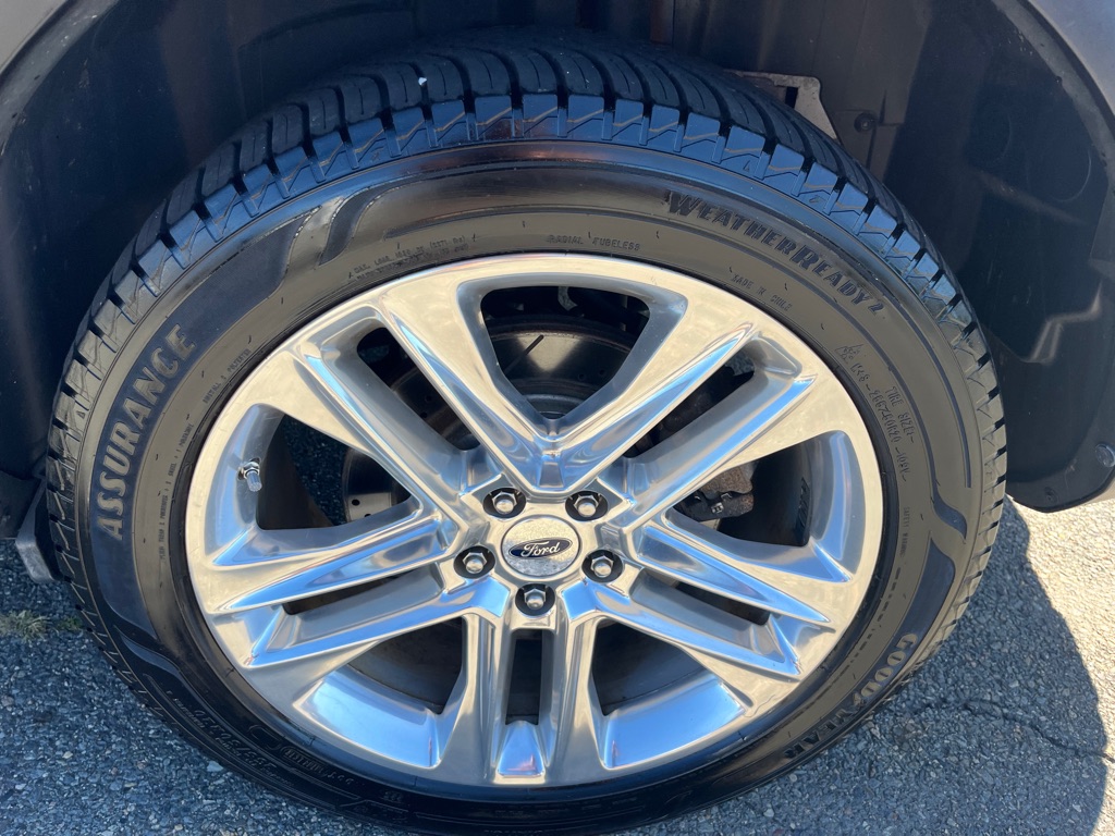 Photo 7 of this FORD EXPLORER