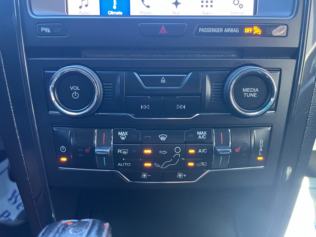 Photo 14 of this FORD EXPLORER
