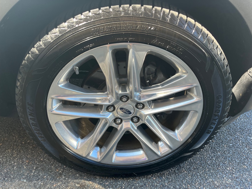 Photo 9 of this FORD EXPLORER