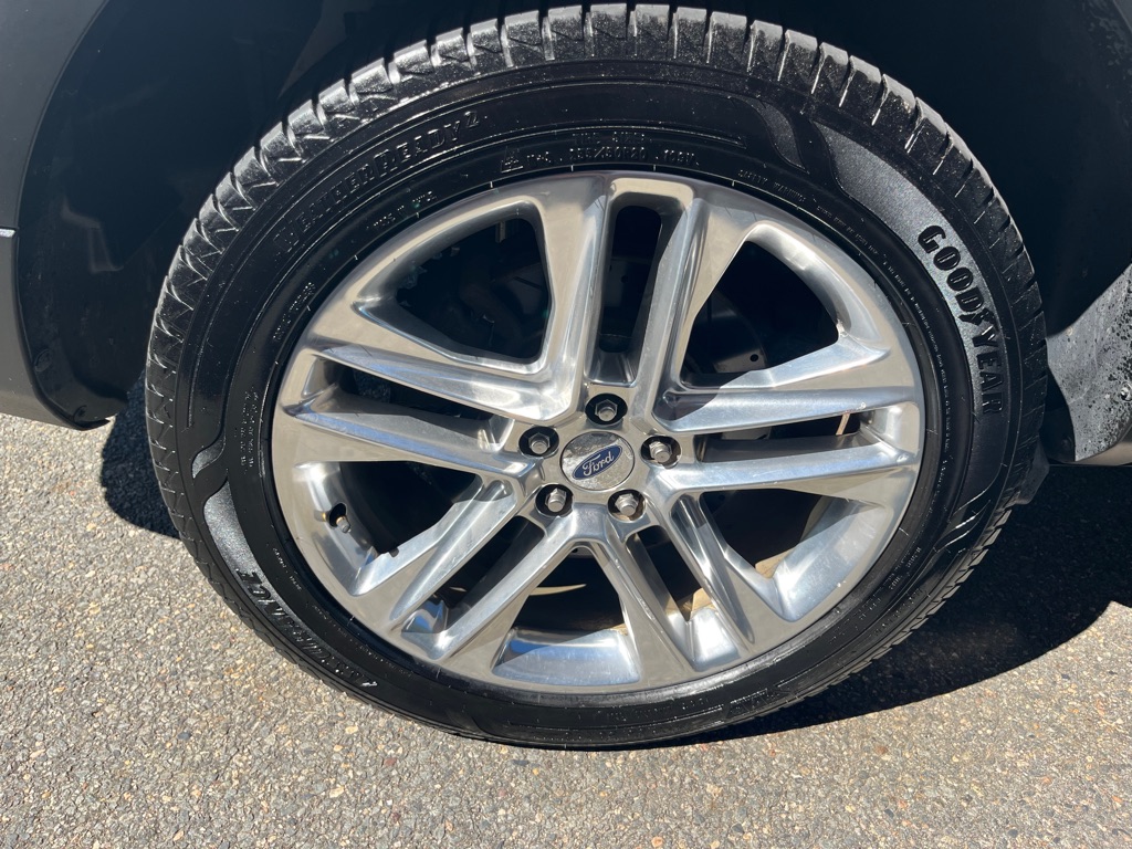 Photo 8 of this FORD EXPLORER