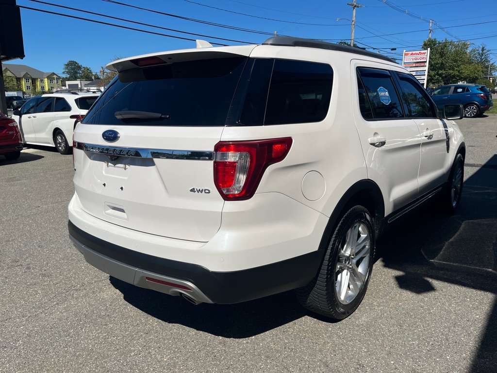 Photo 3 of this FORD EXPLORER
