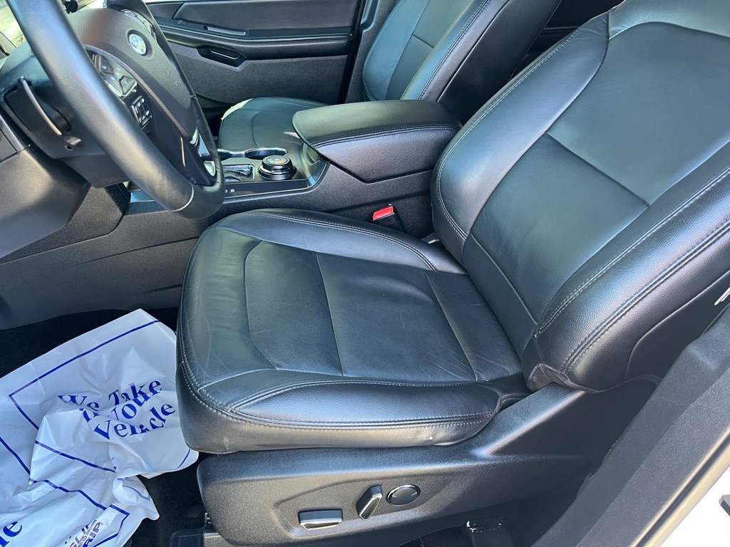 Photo 11 of this FORD EXPLORER