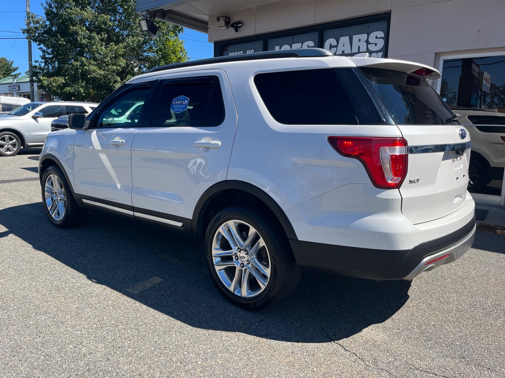 Photo 2 of this FORD EXPLORER