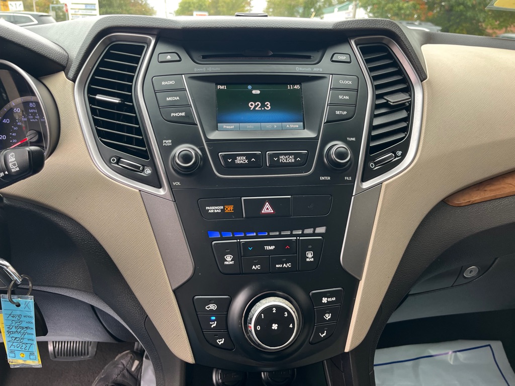 Photo 17 of this HYUNDAI SANTA FE