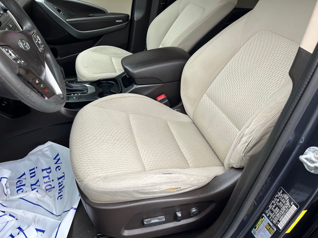 Photo 11 of this HYUNDAI SANTA FE