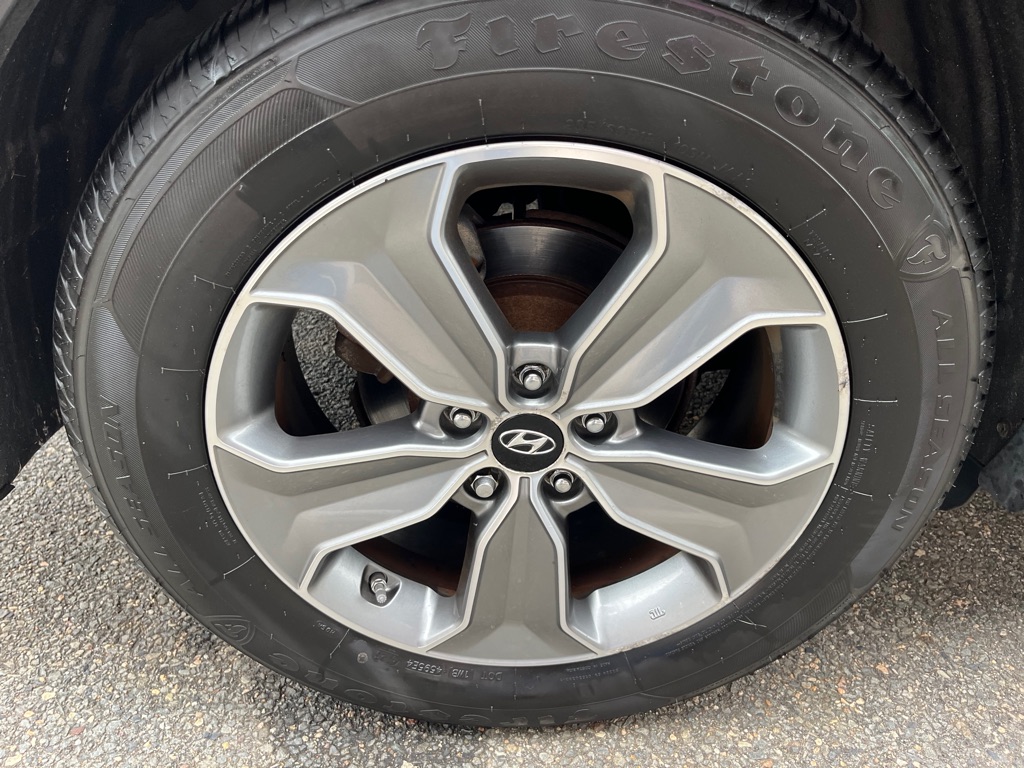 Photo 8 of this HYUNDAI SANTA FE