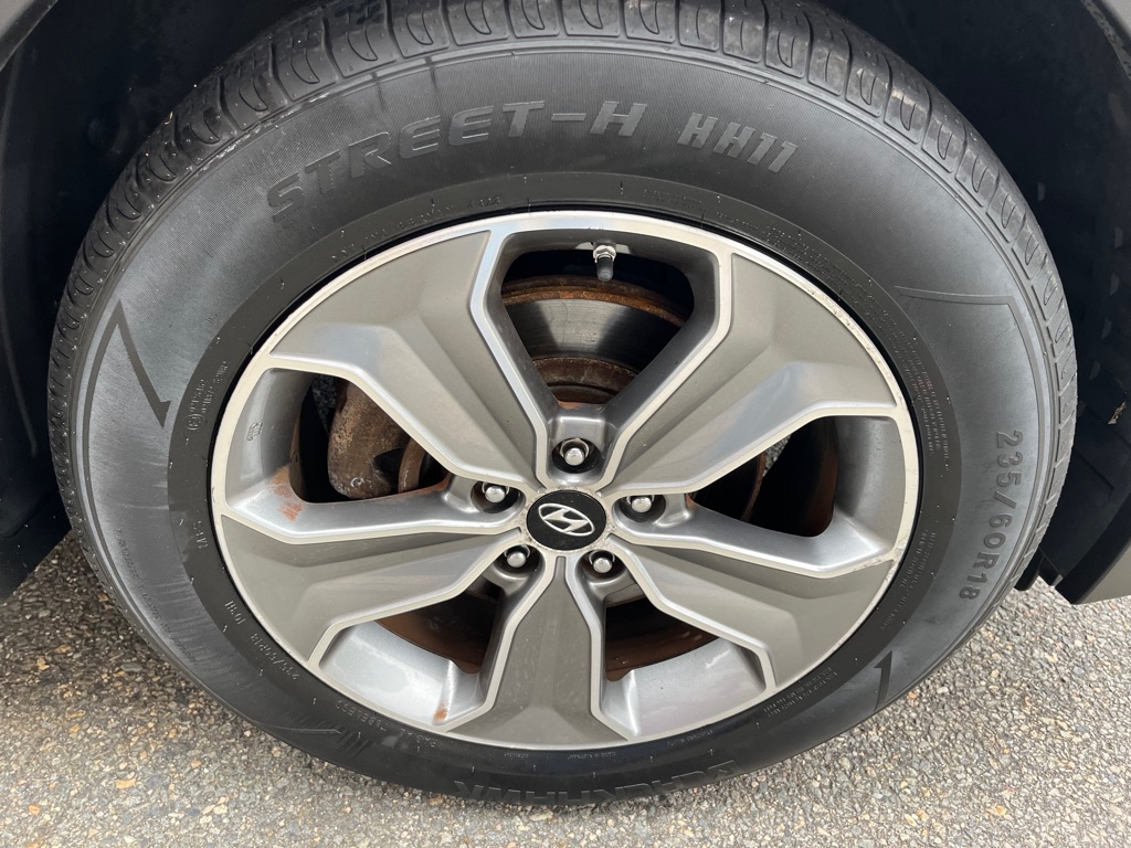 Photo 9 of this HYUNDAI SANTA FE