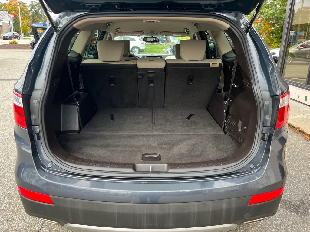 Photo 22 of this HYUNDAI SANTA FE