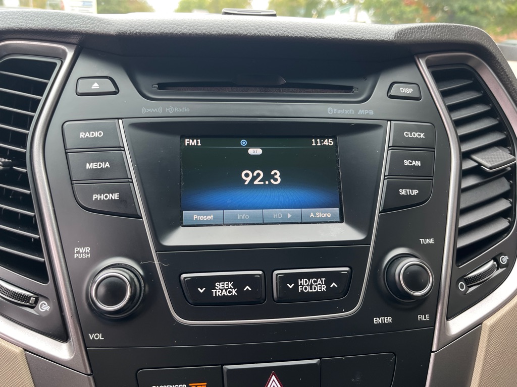 Photo 16 of this HYUNDAI SANTA FE