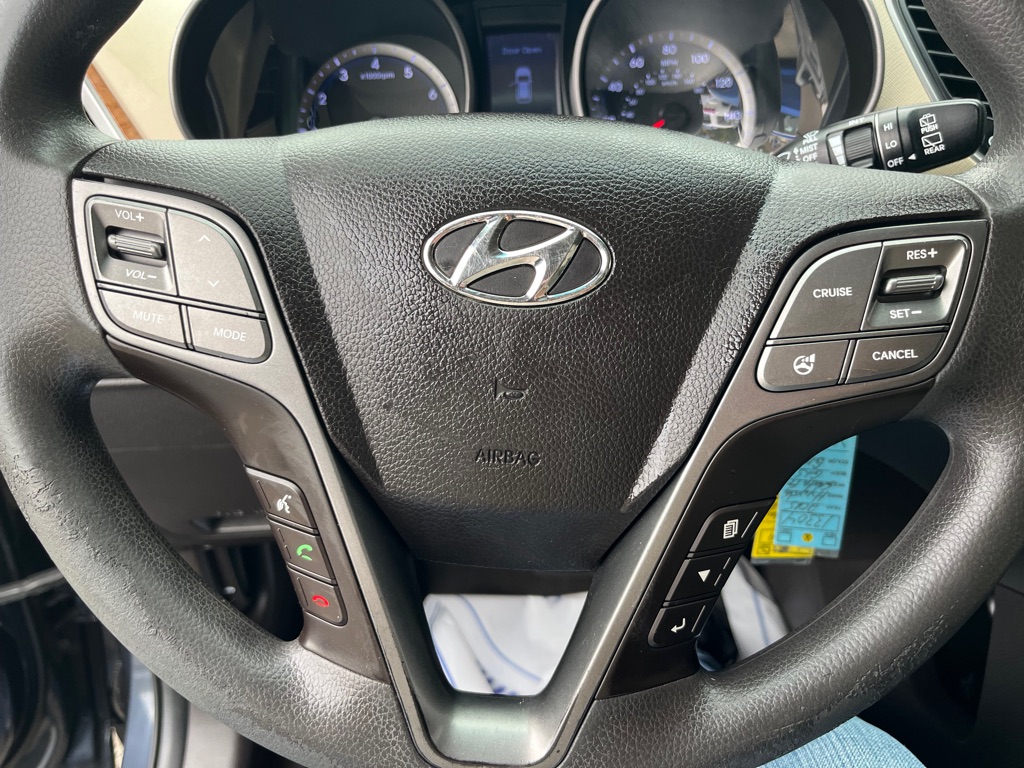 Photo 18 of this HYUNDAI SANTA FE