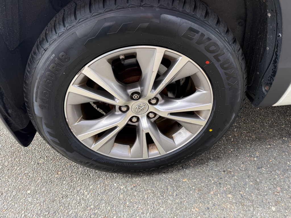 Photo 8 of this TOYOTA HIGHLANDER