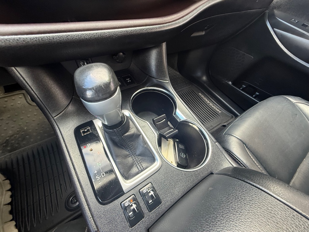 Photo 19 of this TOYOTA HIGHLANDER