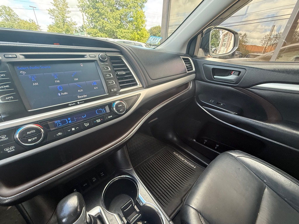 Photo 20 of this TOYOTA HIGHLANDER