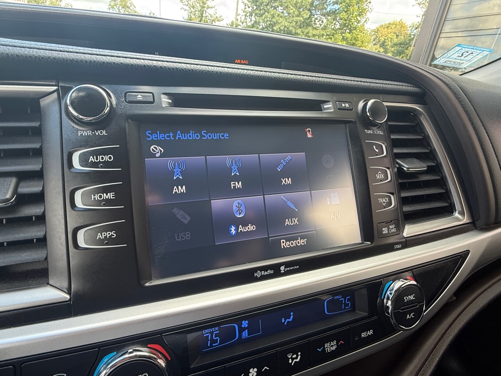 Photo 16 of this TOYOTA HIGHLANDER