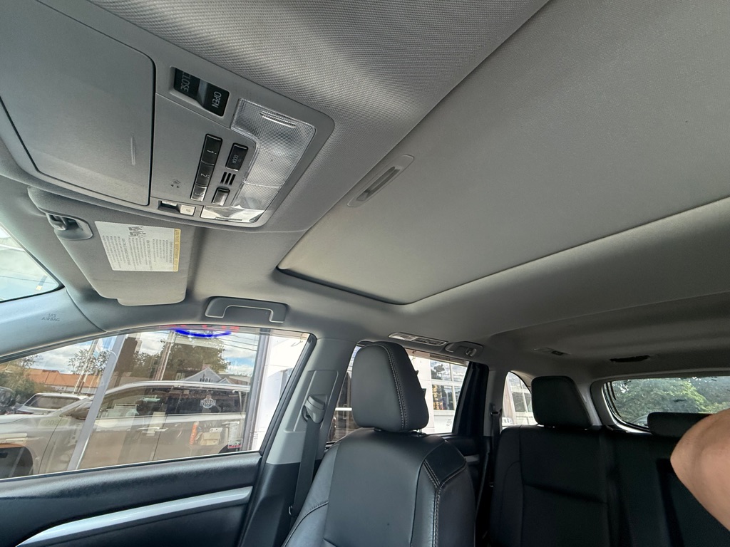 Photo 21 of this TOYOTA HIGHLANDER