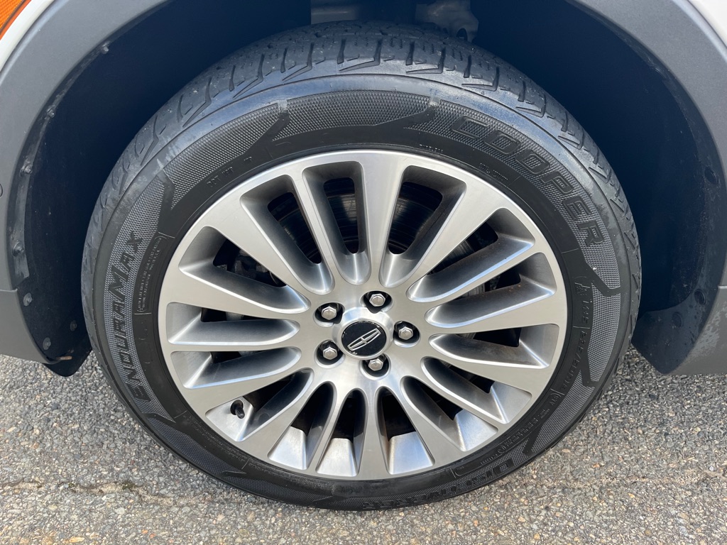Photo 6 of this LINCOLN MKC