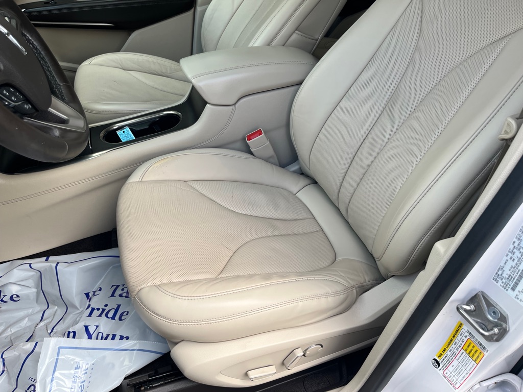 Photo 11 of this LINCOLN MKC