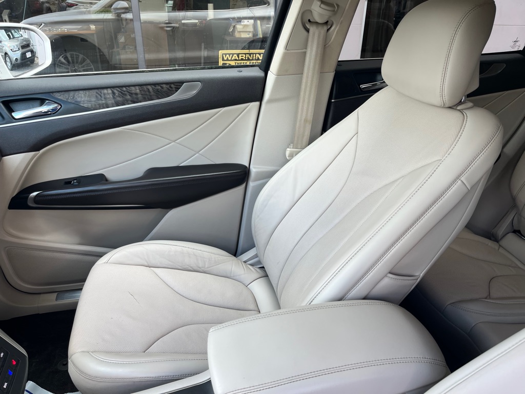 Photo 12 of this LINCOLN MKC