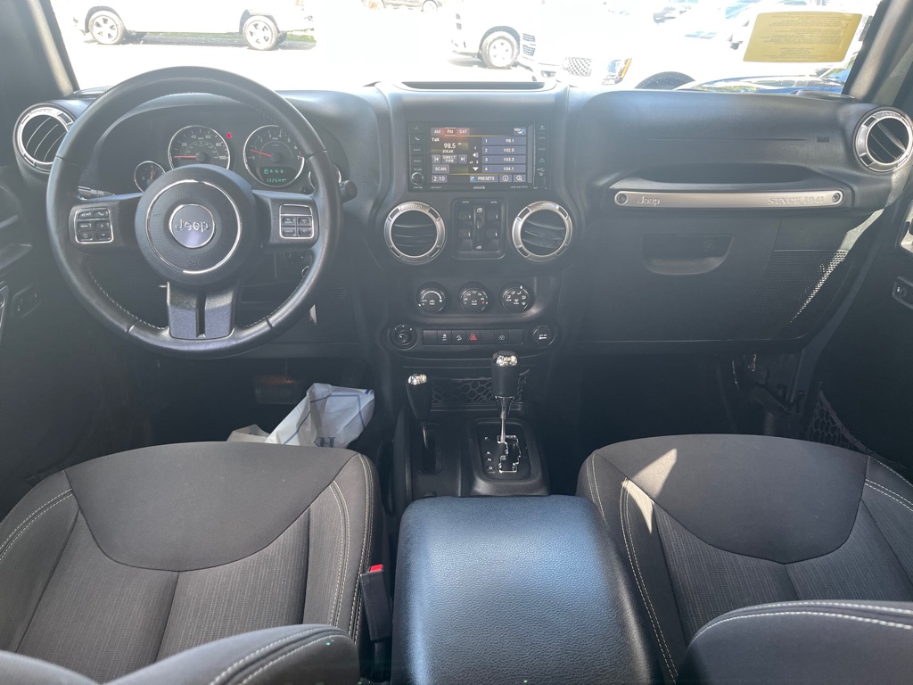 Photo 20 of this JEEP WRANGLER UNLIMI
