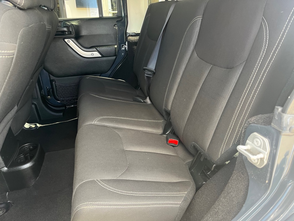 Photo 19 of this JEEP WRANGLER UNLIMI