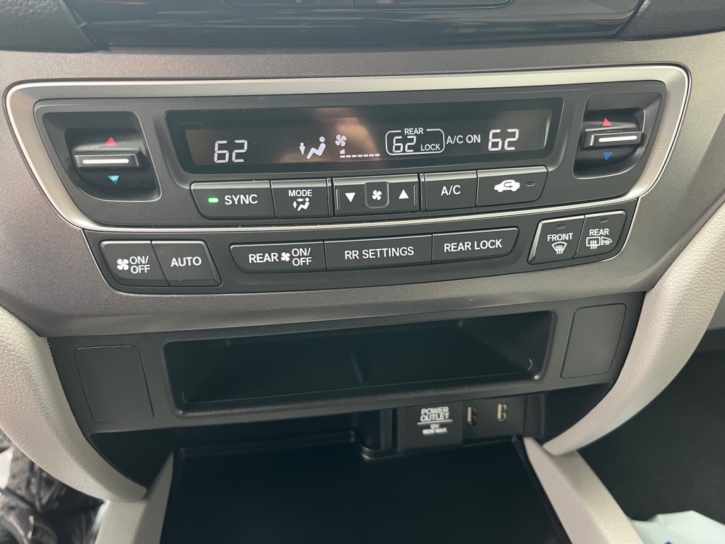 Photo 14 of this HONDA PILOT