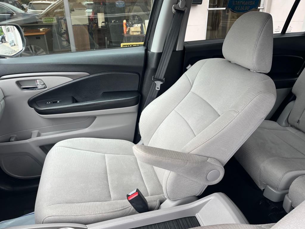 Photo 12 of this HONDA PILOT
