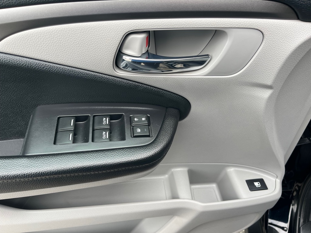 Photo 10 of this HONDA PILOT