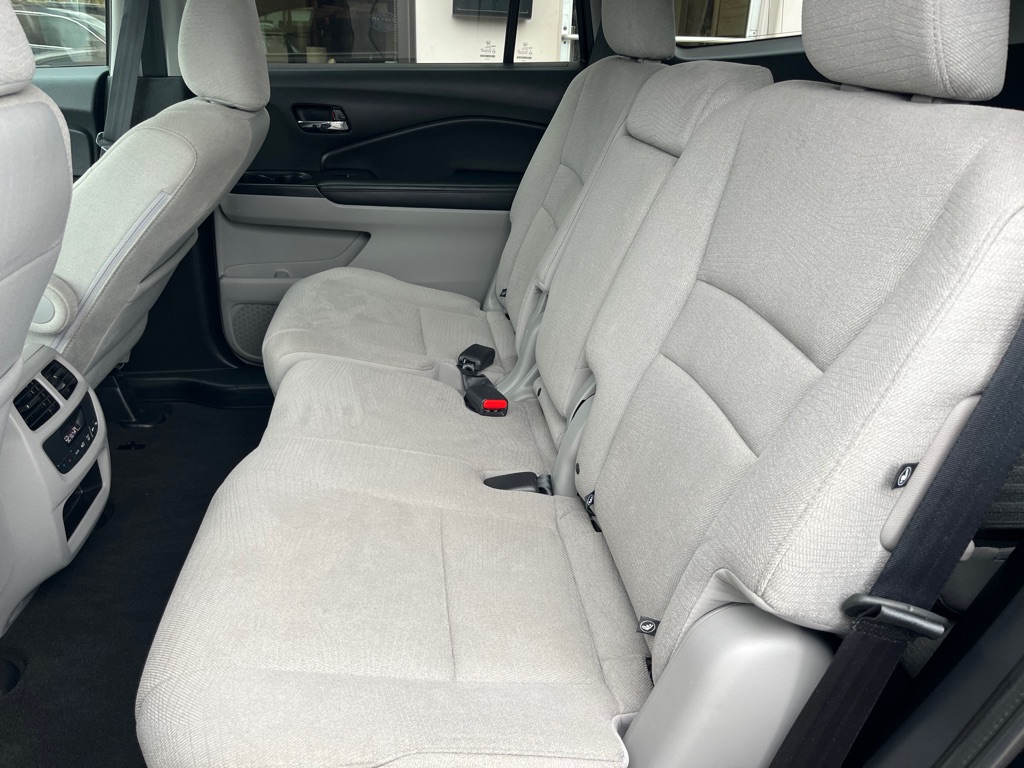 Photo 20 of this HONDA PILOT