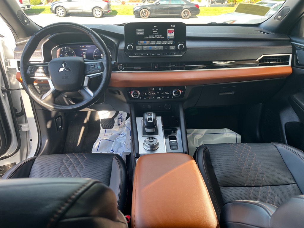 Photo 23 of this MITSUBISHI OUTLANDER