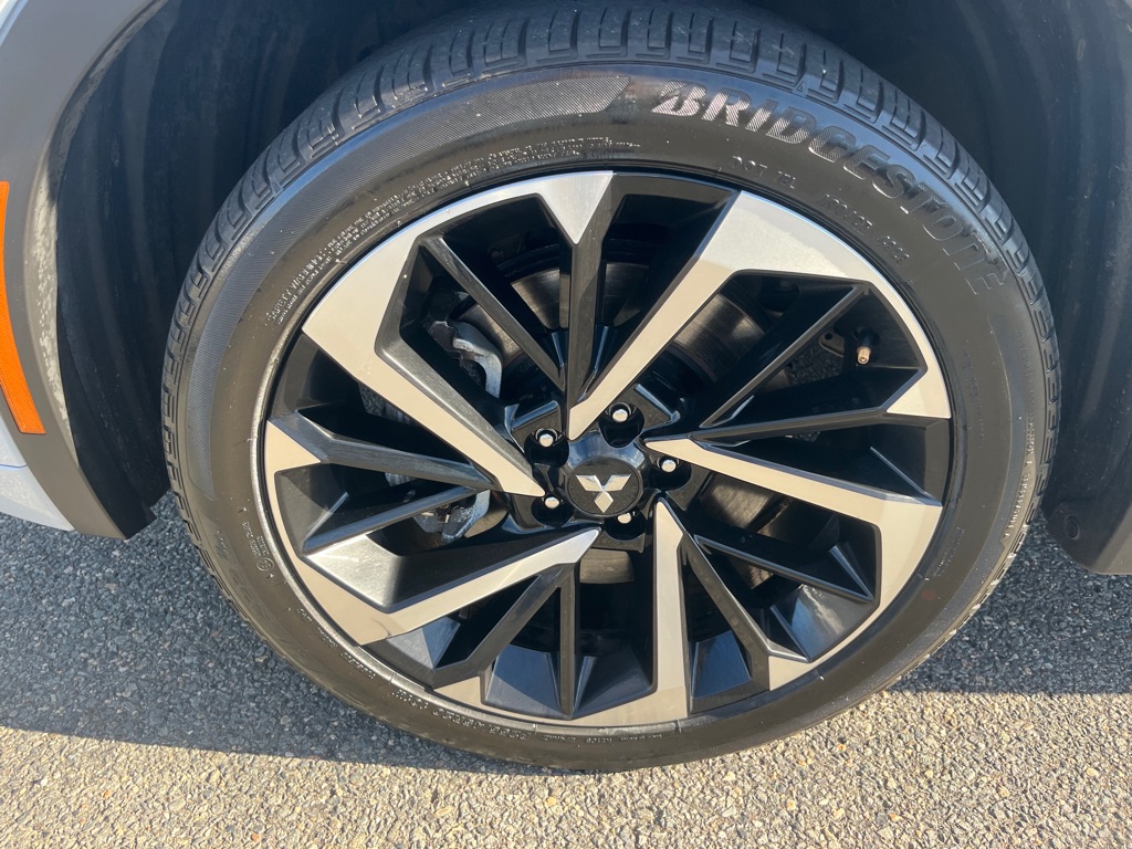 Photo 6 of this MITSUBISHI OUTLANDER