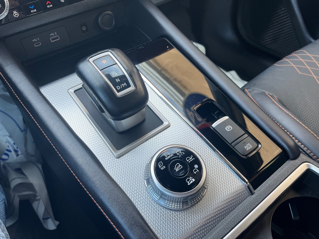 Photo 13 of this MITSUBISHI OUTLANDER