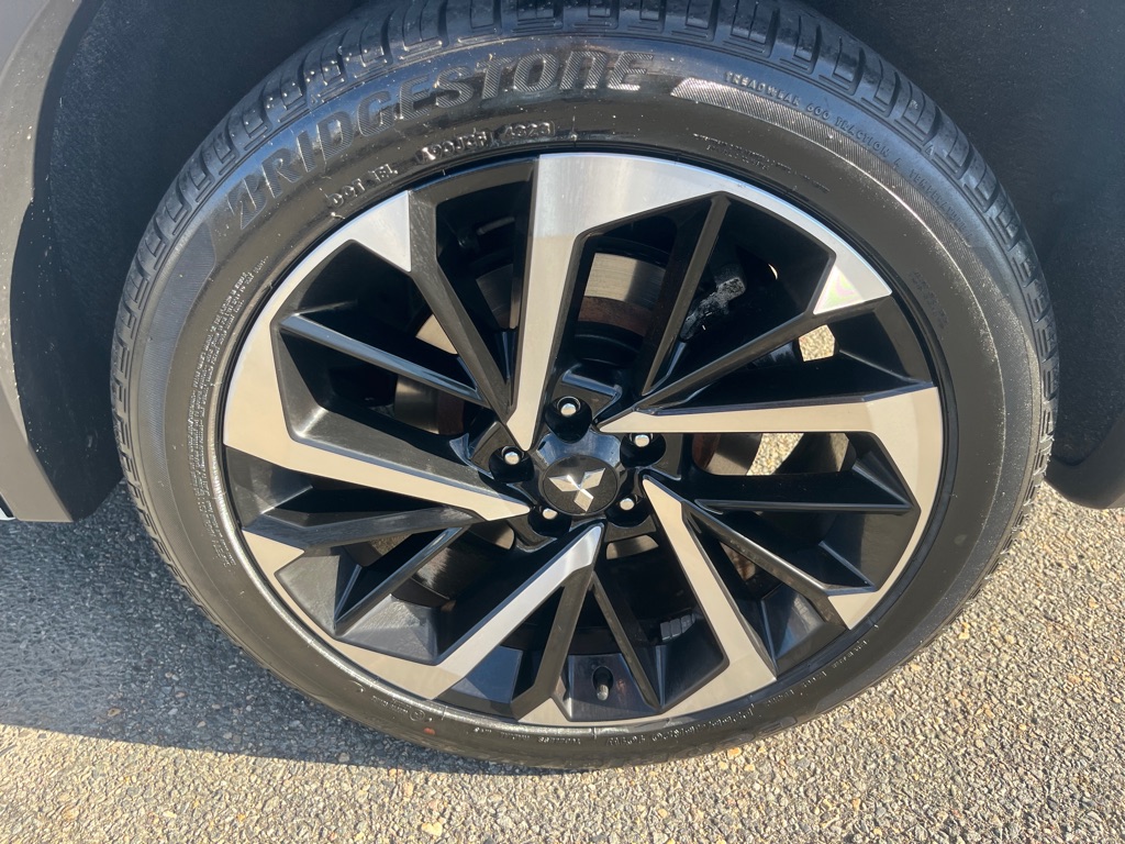 Photo 7 of this MITSUBISHI OUTLANDER